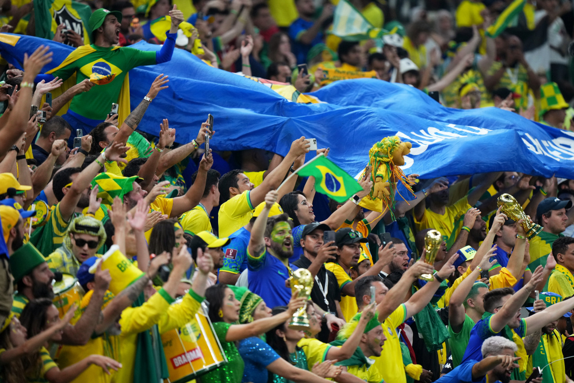 IM体育官方平台-足球热度爆表，赛场火花四射