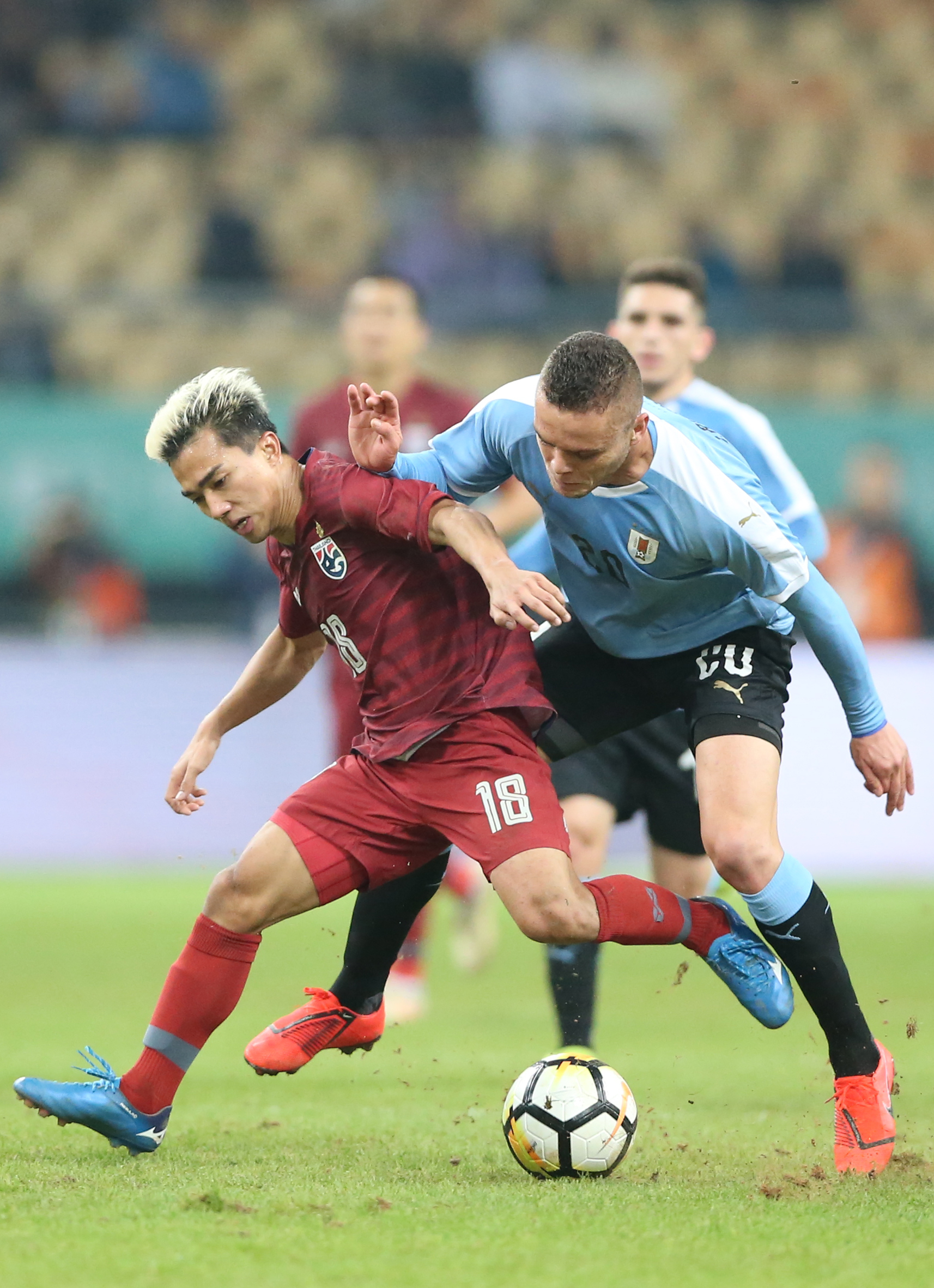 乌拉圭逆转中国，奥亚尔萨瓦尔状态火热