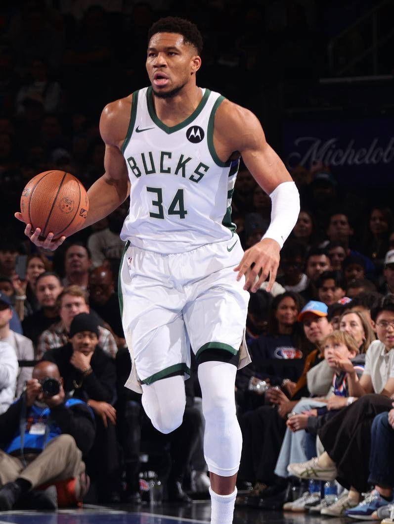 IM体育平台-雄鹿遭遇横扫，字母哥孤军奋战难奏效